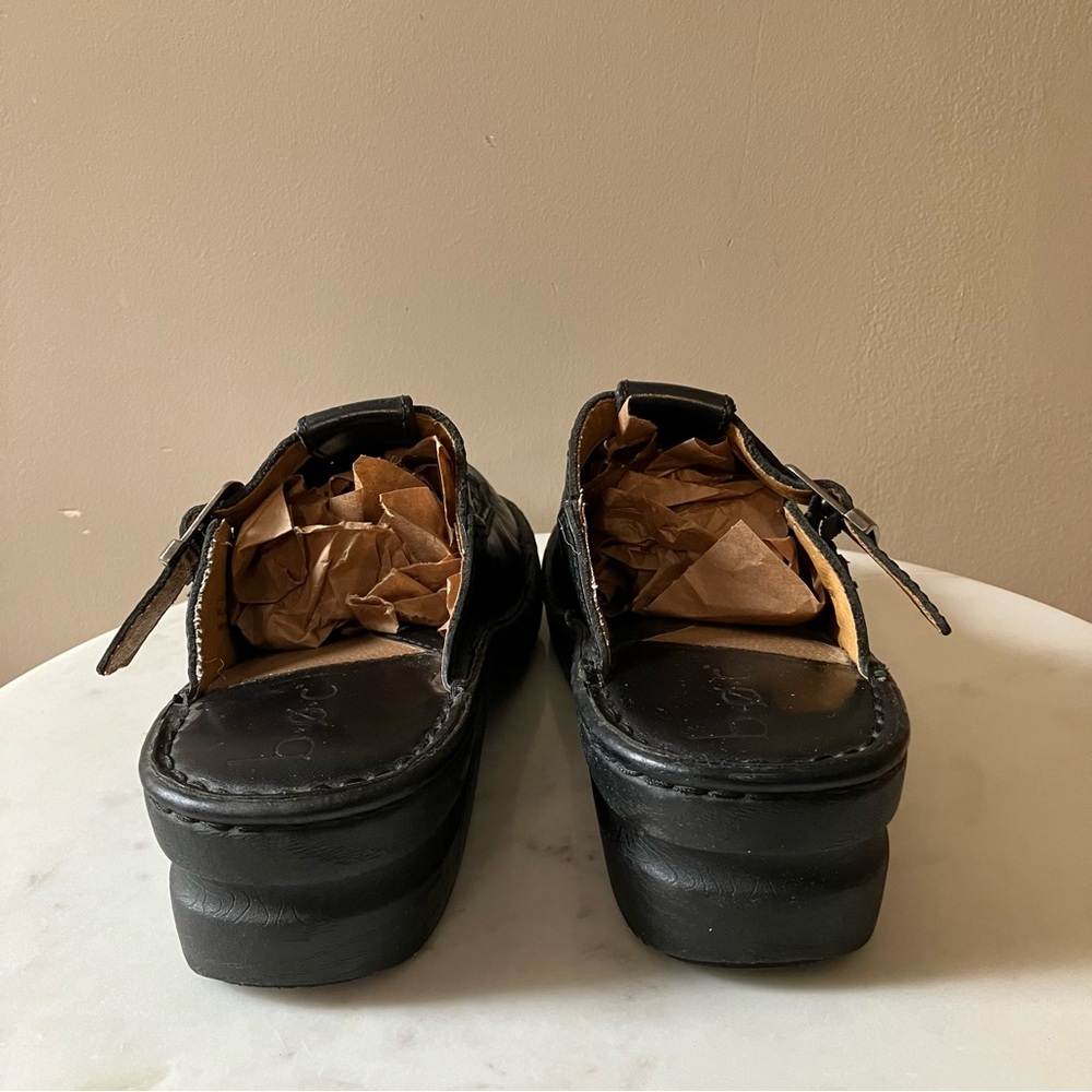 B.O.C. Woven Leather Clogs - Picture 4 of 9